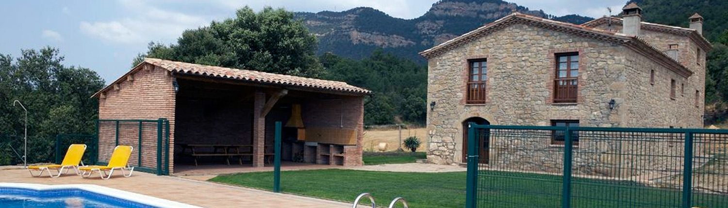 Piscina, porxo i jardí exterior de Cal Cosme