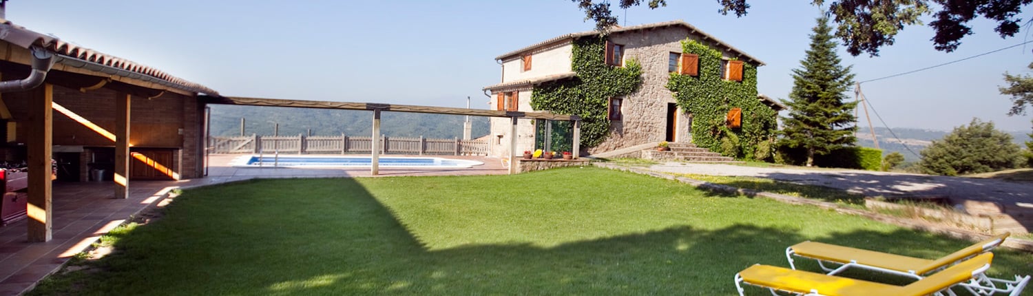 Exterior de Cal Peu Curt, Piscina, jardí i porxo.